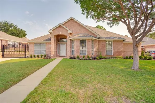 1113 Carousel Drive, Bedford, TX 76021