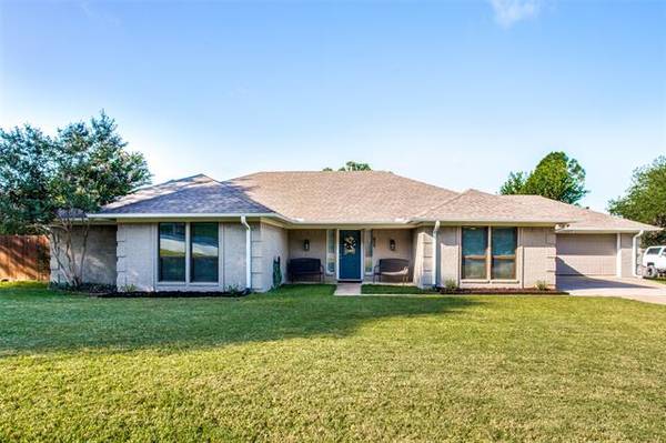 404 Chandler Lake Road, Fort Worth, TX 76103