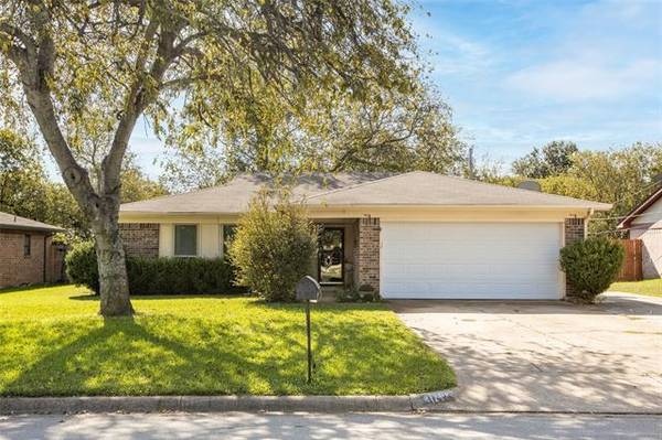 1124 Tobie Layne Street, Benbrook, TX 76126