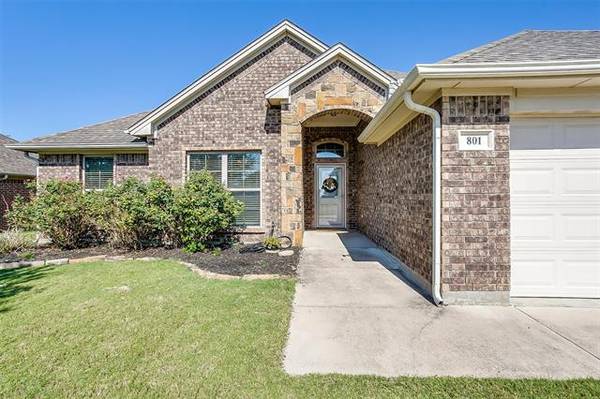 801 Brandt Street, Grandview, TX 76050