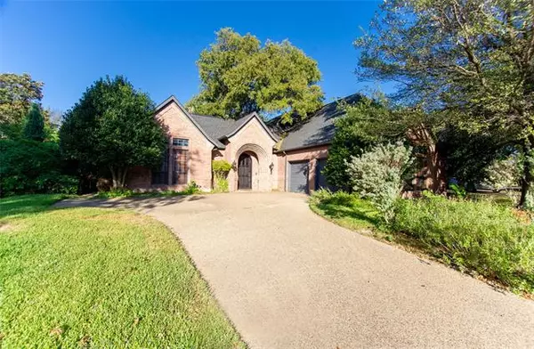 3221 Oak Hollow Drive, Plano, TX 75093