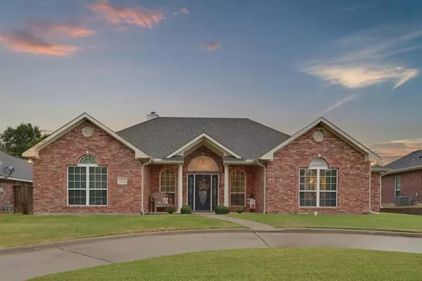 705 Willowcreek Circle, Corsicana, TX 75110