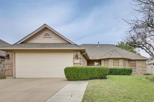 1104 Springwood Drive, Saginaw, TX 76179