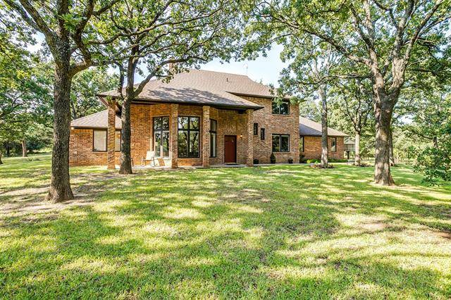 2044 Valley View Drive, Burleson, TX 76028