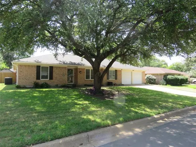 6908 Whitman Avenue, Fort Worth, TX 76133