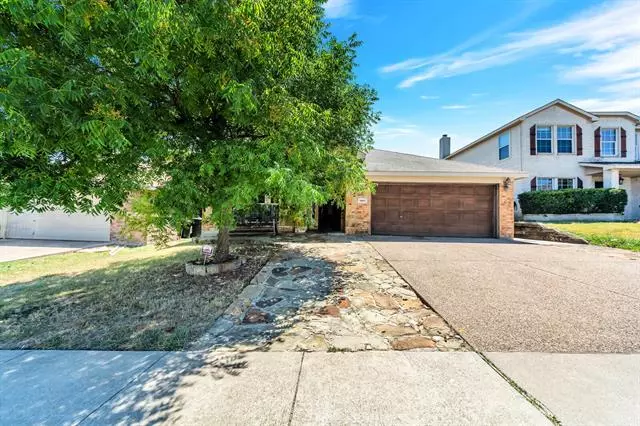 9909 Peregrine Trail, Fort Worth, TX 76108