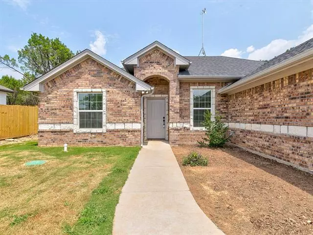 5815 Stonegate Circle, Granbury, TX 76048