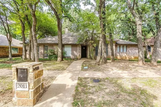 2011 Crooked Creek Lane, Arlington, TX 76006