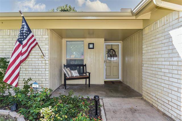 813 Skylark Drive, Mansfield, TX 76063