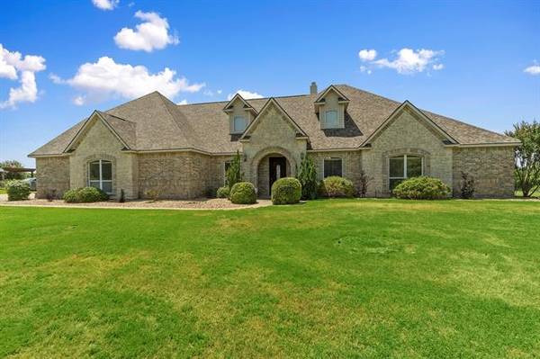 135 Whispering Winds Drive, Gunter, TX 75058