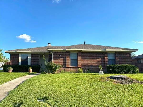 1742 Glencairn Lane, Lewisville, TX 75067