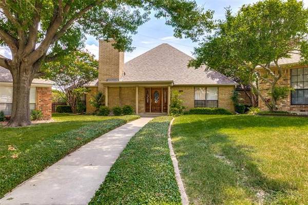 2032 Village Green, Richardson, TX 75081