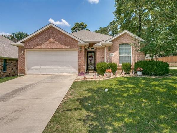 2715 Warwick Drive, Corinth, TX 76210