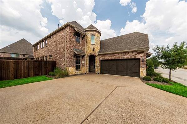 836 Royal Minister Boulevard, Lewisville, TX 75056