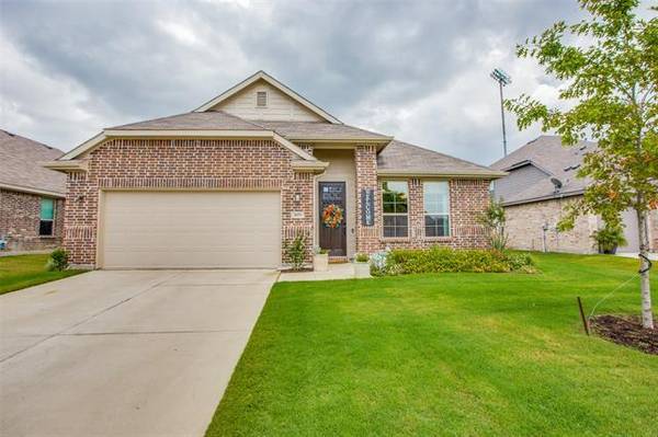 909 Hopper Lane, Van Alstyne, TX 75495