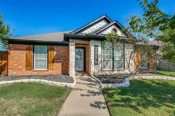 2820 Oak Glen Drive, Grand Prairie, TX 75052