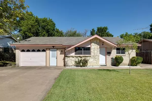 2215 E Mitchell Street, Arlington, TX 76010