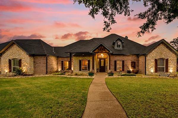 6901 Maris Court, Burleson, TX 76028