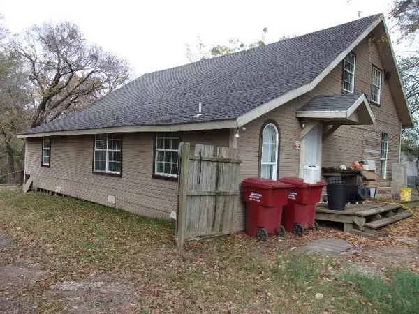 Mount Vernon, TX 75457,213 Live Oak Street