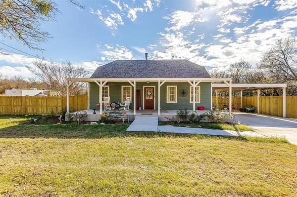 417 W 14th Street, Joshua, TX 76058