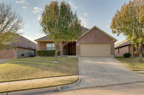 2928 Greenway Drive, Burleson, TX 76028