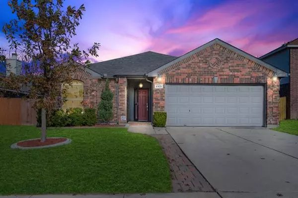 4421 Grassy Glen Drive, Fort Worth, TX 76244