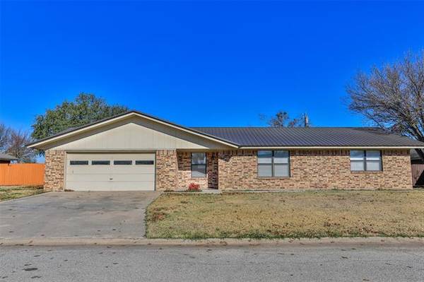 511 Henry Street, Lindsay, TX 76250