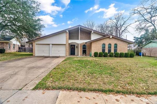 2306 Linda Drive, Ennis, TX 75119