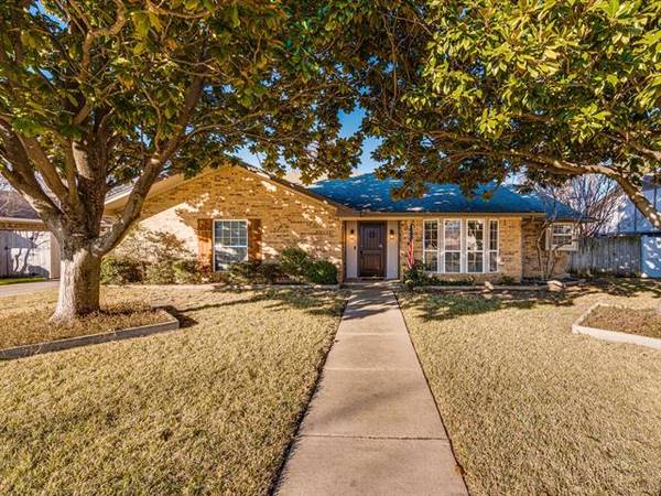 4702 Lake Park Drive, Arlington, TX 76016