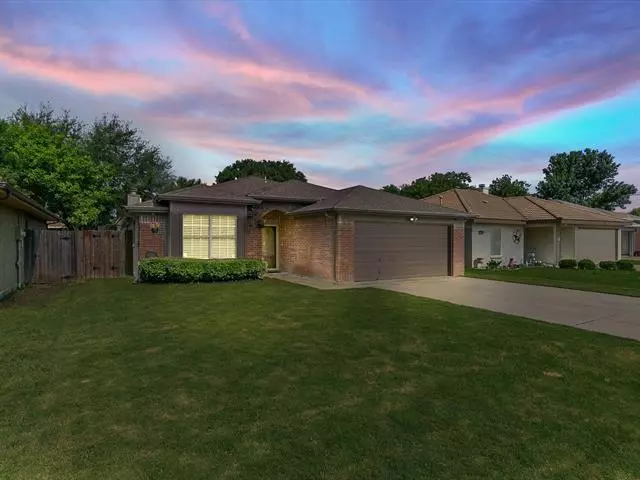 2312 Sundrop Court, Fort Worth, TX 76108