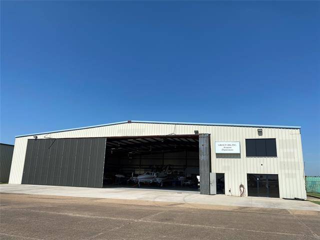 2230 Airport Drive, Gainesville, TX 76240