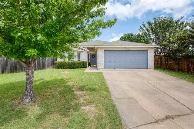 10404 Blue Stem Court, Fort Worth, TX 76108