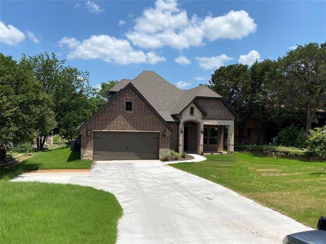 1213 Comanche Cove Drive, Granbury, TX 76048