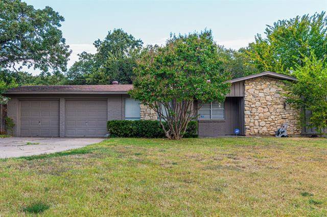 10 Stonegate Drive, Bedford, TX 76022