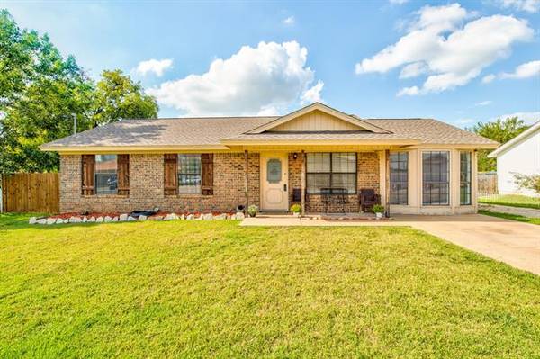 1104 Spell Avenue, Cleburne, TX 76033