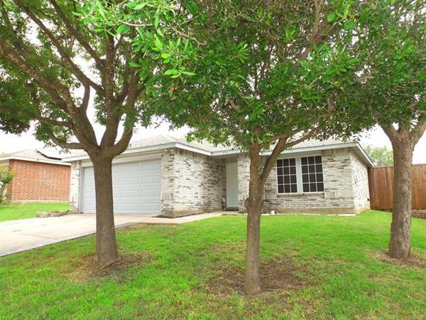 8713 Swan Park Drive, Denton, TX 76210