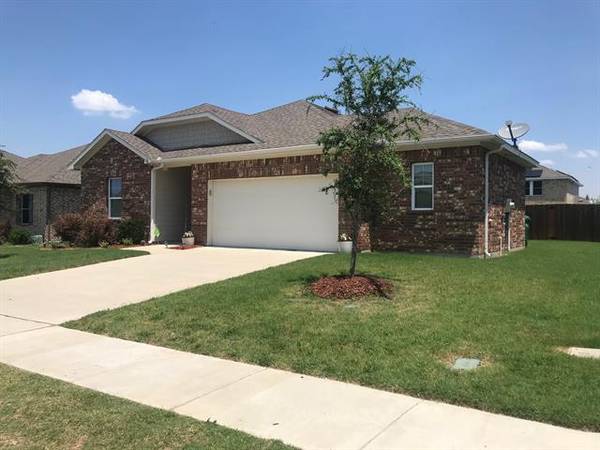 421 Glen Meadow Drive, Glenn Heights, TX 75154