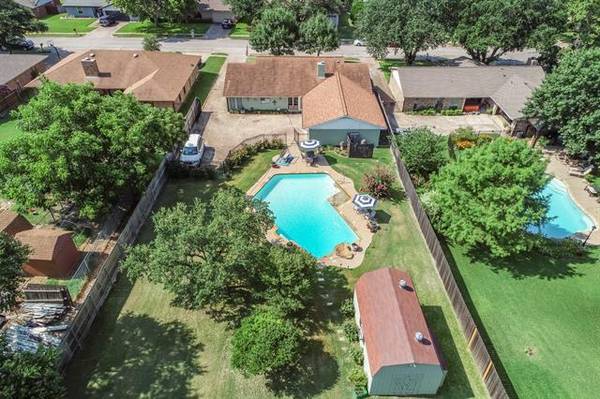 9932 Dickens Drive, Benbrook, TX 76126