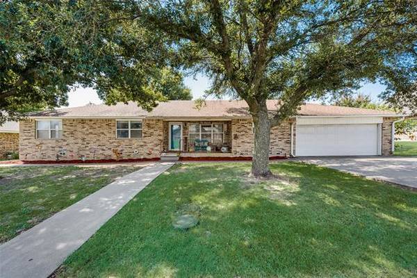 1035 N Elm Street, Muenster, TX 76252