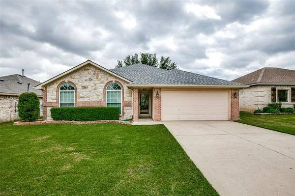 1073 Hillwood Drive, Saginaw, TX 76179