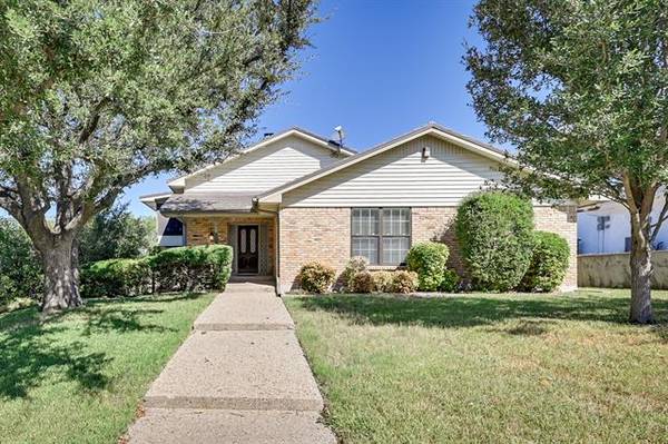 7612 Skylake Drive, Fort Worth, TX 76179