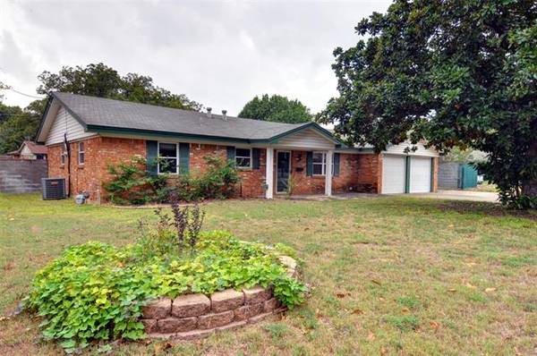 1029 W Creek Drive, Hurst, TX 76053