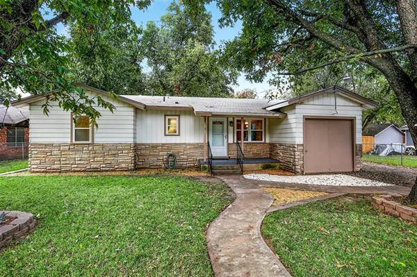 8019 Raymond Avenue, White Settlement, TX 76108