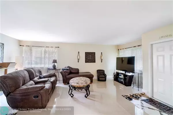 Plantation, FL 33324,28 Wimbledon Lake Dr  #28