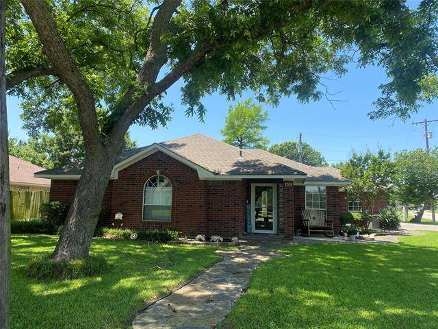 1301 S Howeth Street, Gainesville, TX 76240