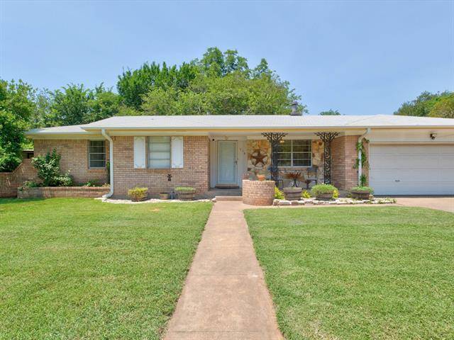 719 Lipan Drive, Granbury, TX 76048