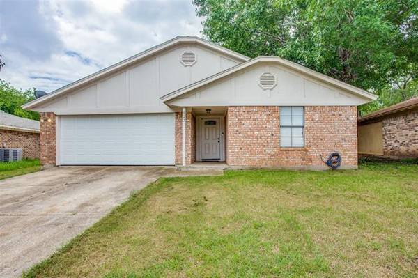 623 Allencrest Drive, White Settlement, TX 76108