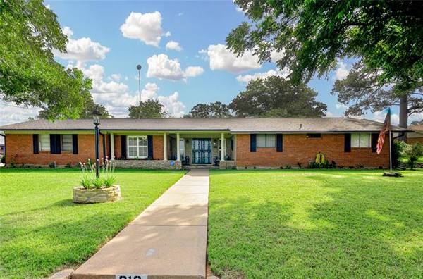 812 Lakeview Drive, Mineral Wells, TX 76067