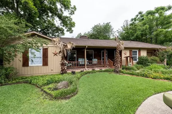 300 S Davis Drive, Arlington, TX 76013