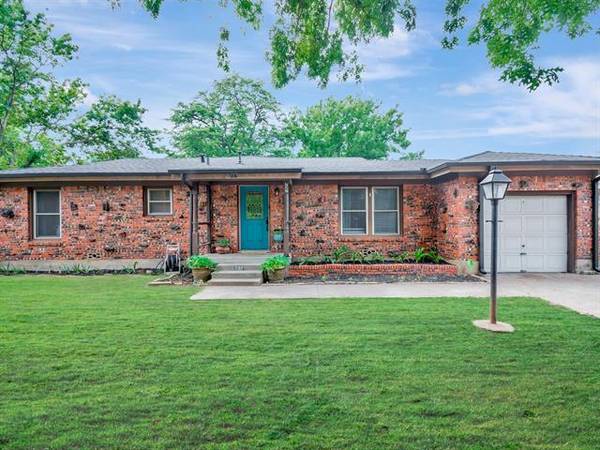 727 Norwood Drive, Hurst, TX 76053